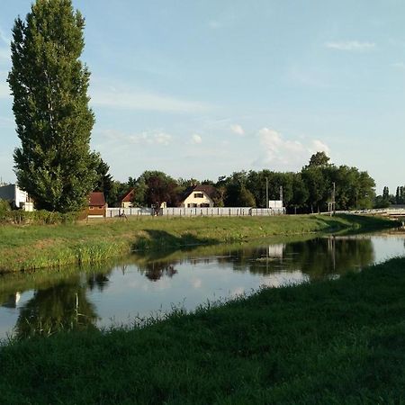 River Side Apartman Kalocsa Esterno foto