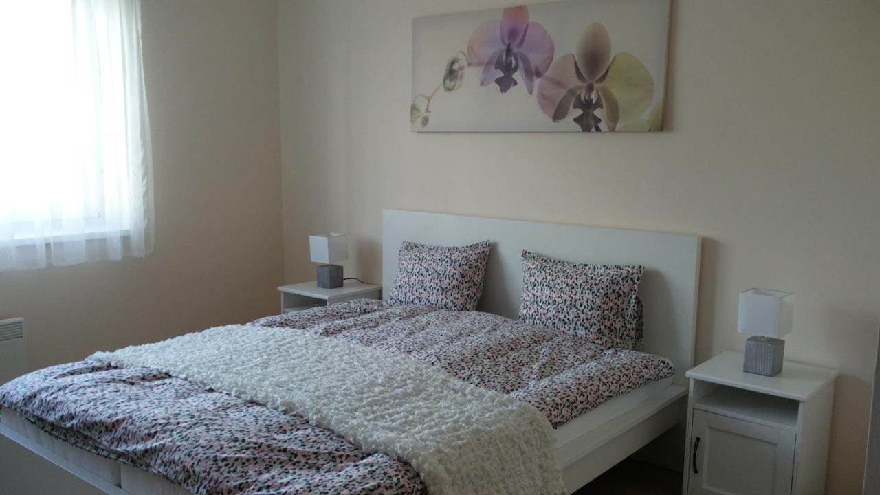 River Side Apartman Kalocsa Esterno foto