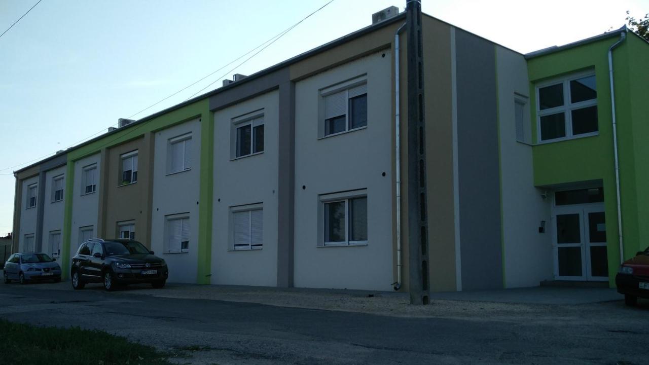 River Side Apartman Kalocsa Esterno foto